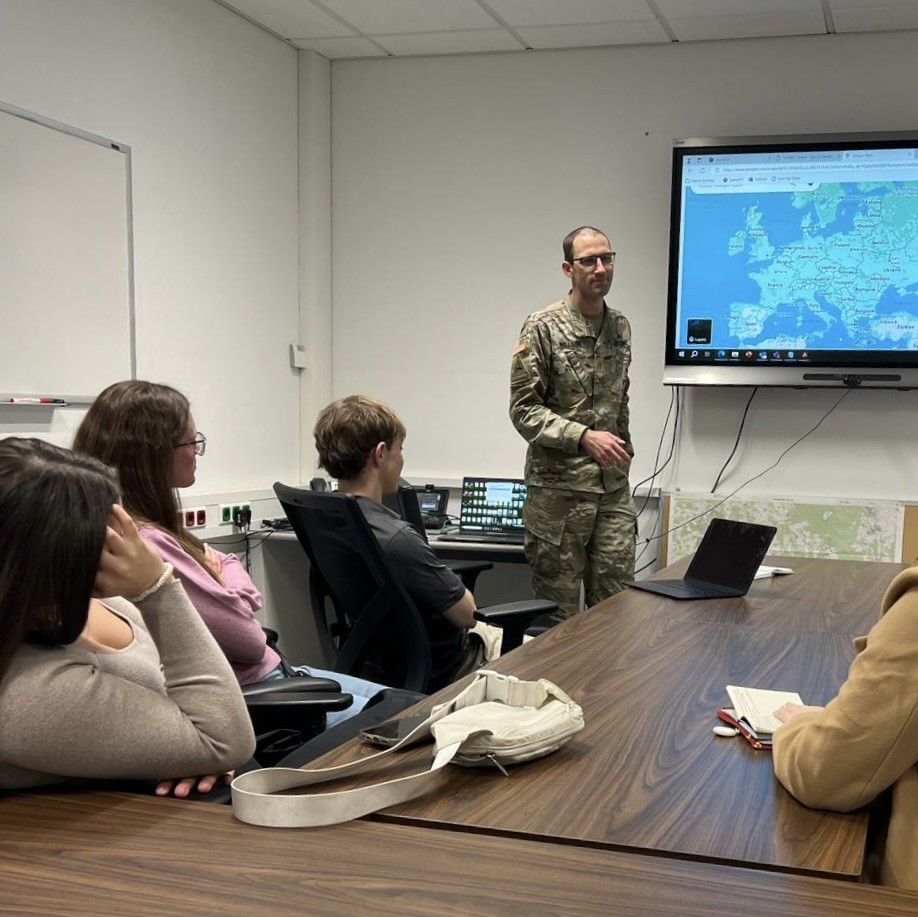 Descriptive alt text